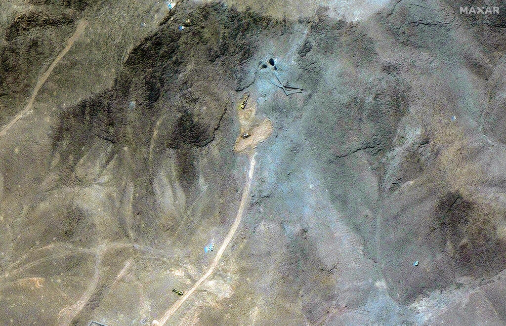 מחפרים בפתחי מנהרות בפורדו