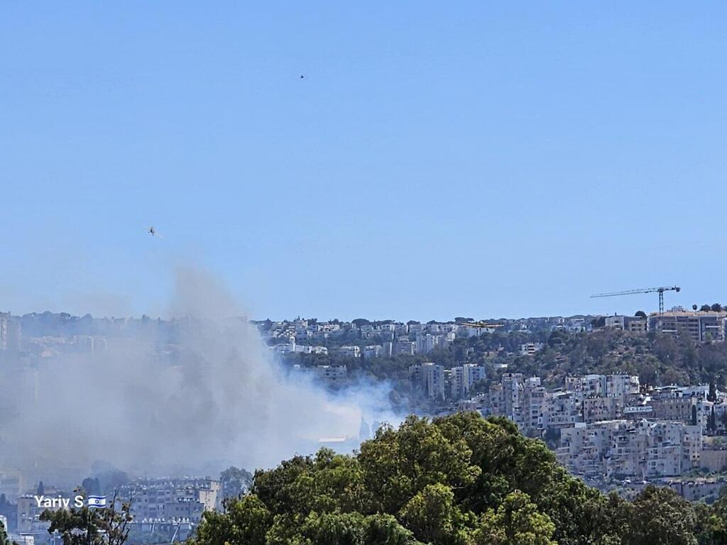 Photo: Yariv Shani שריפה פרצה בשטח פתוח בחיפה