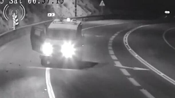 תיעוד מיידוי האבנים לעבר ג'יפ צבאי במרחב בנימין