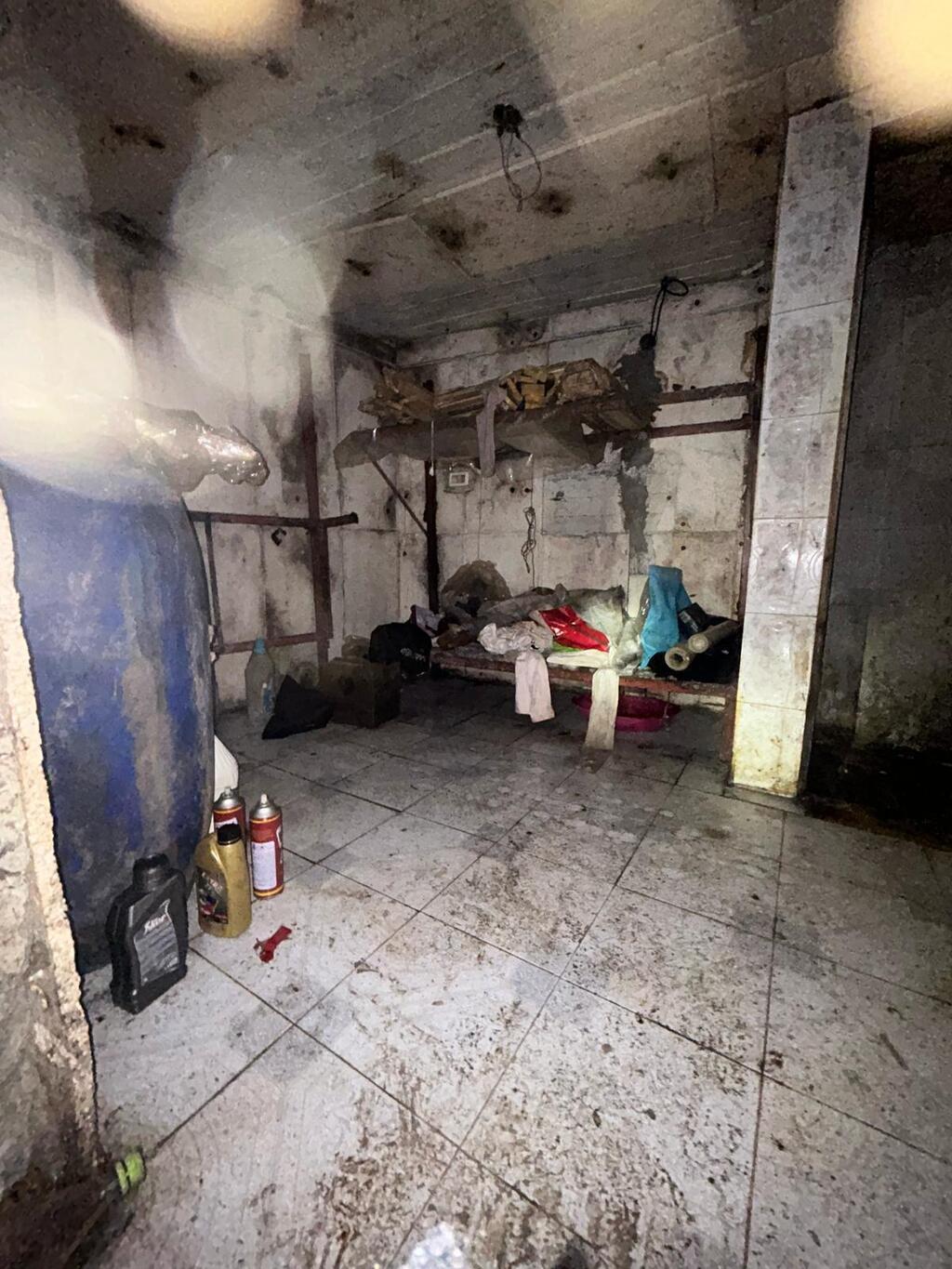 Underground facility used by a Hamas terror network in Hebron (Photo: Shin Bet) נשקים שהוסגרו ומסתור תת-קרקעי שנחשף