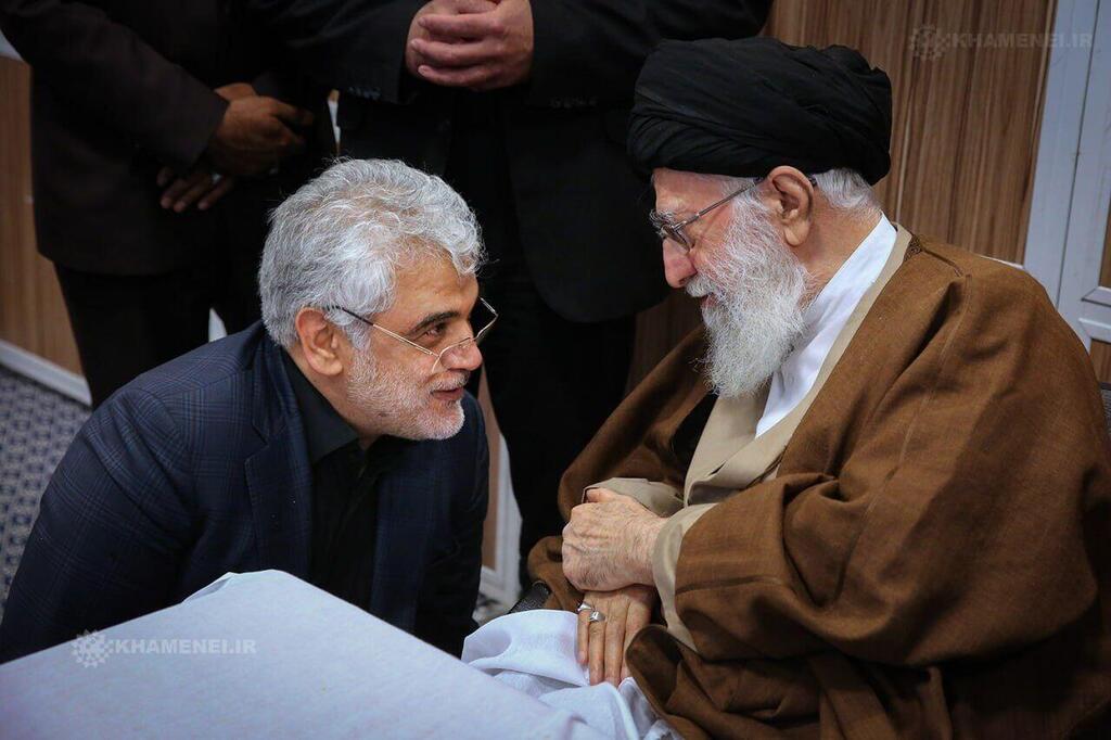 עלי חמינאי עם מפקדים בכירים שחוסלו בידי כוחות צה"ל