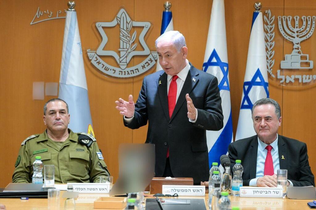ראש הממשלה בנימין נתניהו ושר הביטחון ישראל כ"ץ נפגשו היום (שני) עם הרמטכ"ל, רב-אלוף אייל זמיר וחברי פורום המטה הכללי של צה"ל לסיכום מבצע "עם כלביא" נגד איראן