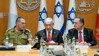 ראש הממשלה בנימין נתניהו ושר הביטחון ישראל כ"ץ נפגשו היום (שני) עם הרמטכ"ל, רב-אלוף אייל זמיר וחברי פורום המטה הכללי של צה"ל לסיכום מבצע "עם כלביא" נגד איראן