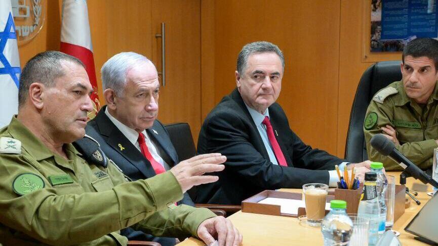 ראש הממשלה בנימין נתניהו ושר הביטחון ישראל כ"ץ נפגשו היום (שני) עם הרמטכ"ל, רב-אלוף אייל זמיר וחברי פורום המטה הכללי של צה"ל לסיכום מבצע "עם כלביא" נגד איראן