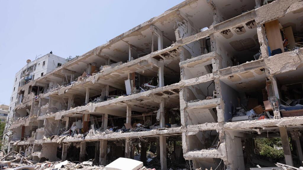 זירת נפילת טיל מאיראן  בתל אביב