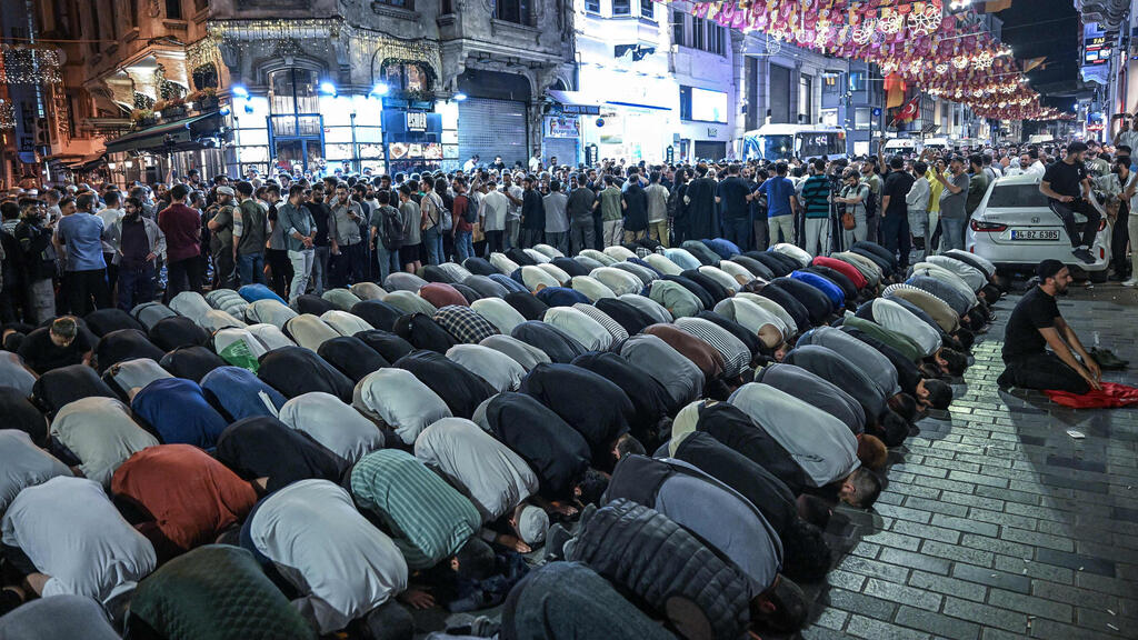 טורקיה איסטנבול מהומות קריקטורה מוחמד