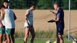 דייגו פלורס באימון הבכורה