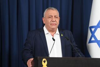 גדי איזנקוט נותן הצהרה לתקשורת טרם פרישתו