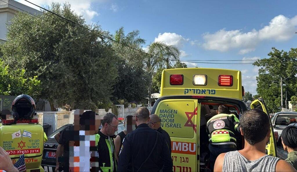 שני ילדים אותרו ברכב סגור במצב קשה