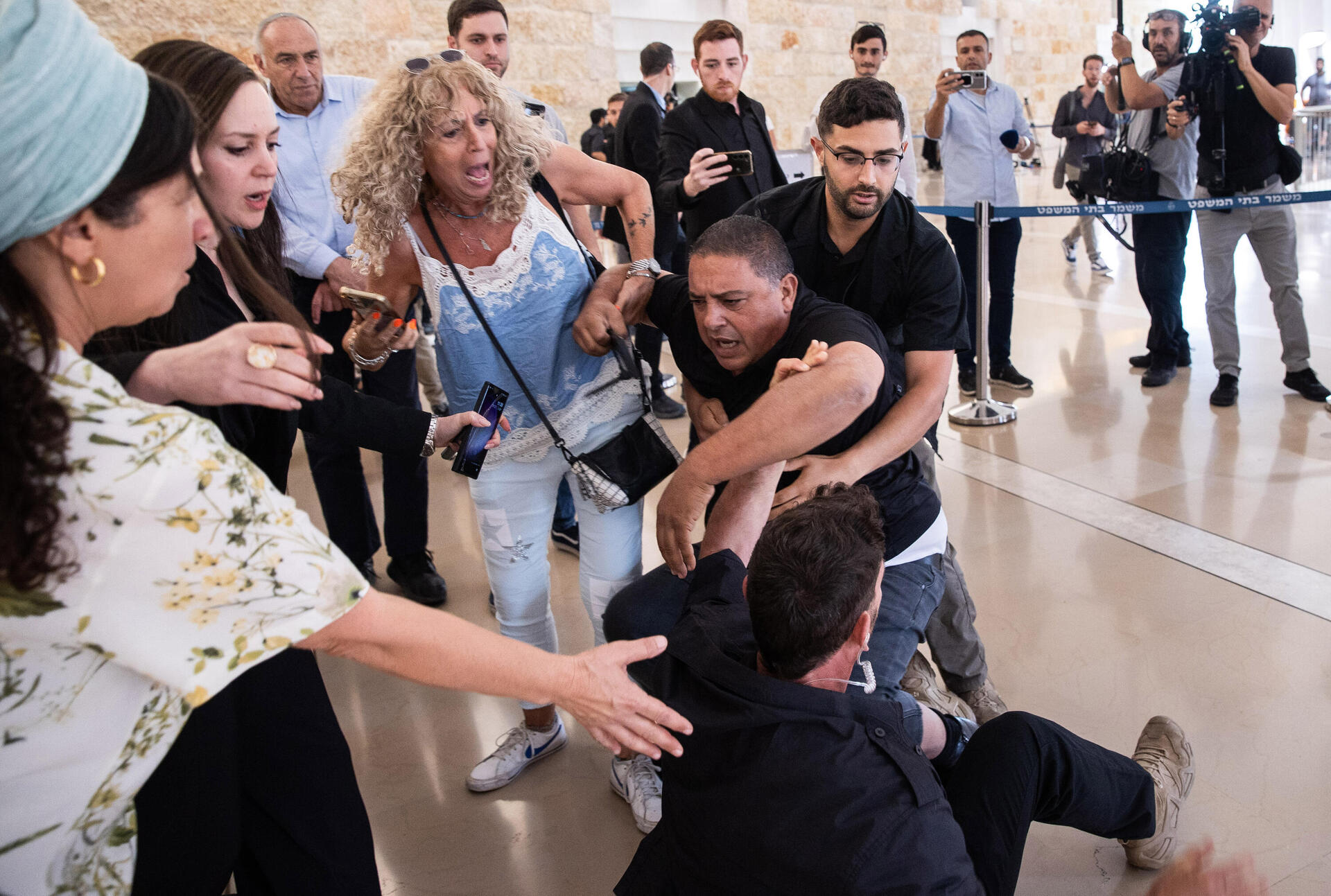 מהומות במהלך הדיון בבג"ץ על מינוי דוד זיני לראש השב"כ 