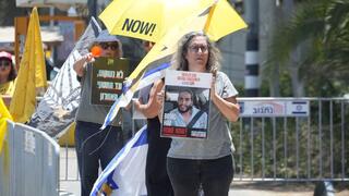  כוחות הביטחון בכניסה לקיבוץ ניר עוז לקראת ביקורו של ראש הממשלה בנימין נתניהו לראשונה מאז השבעה באוקטובר