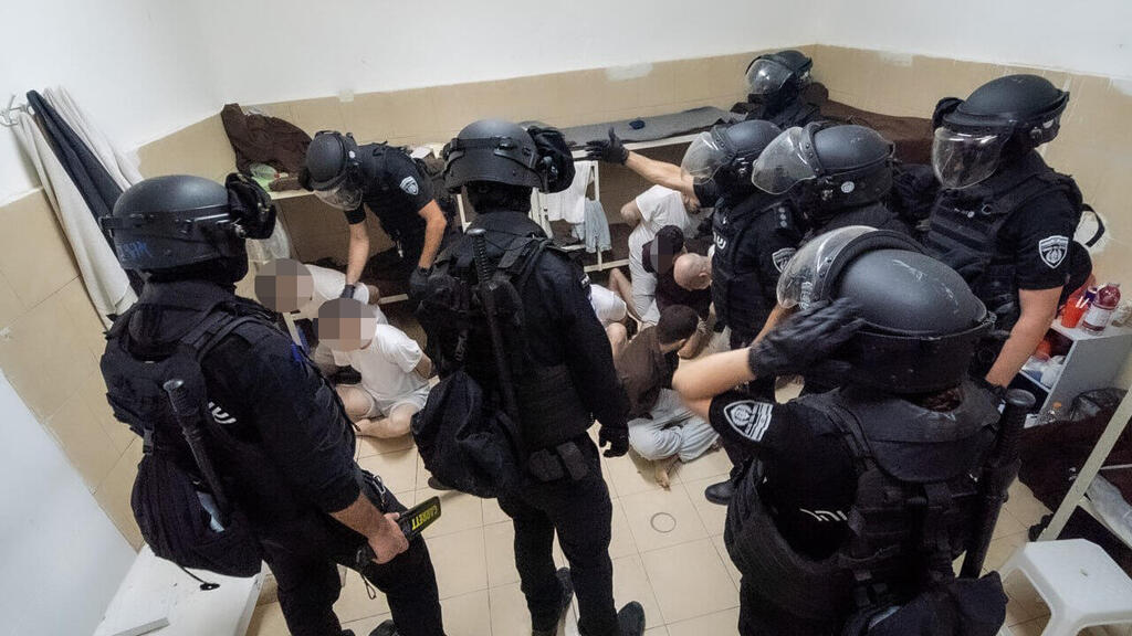 ביקור בכלא דמון באגף המרגלים האיראנים