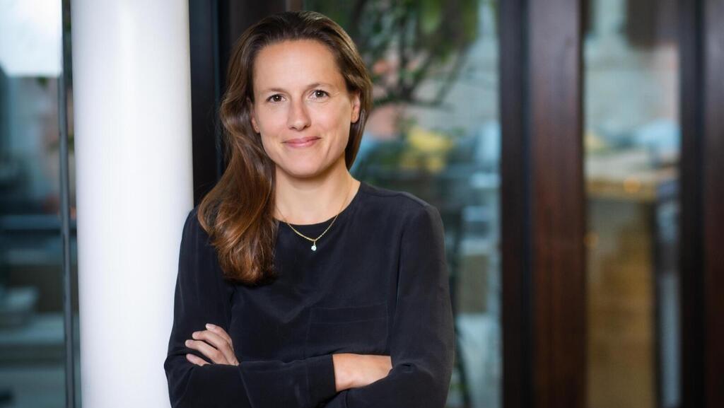 Shira Eting, reserve combat helicopter pilot and a leading figure in climate-tech and health at the venture capital firm Vintage Investment (Photo: Eric Sultan) שירה אטינג