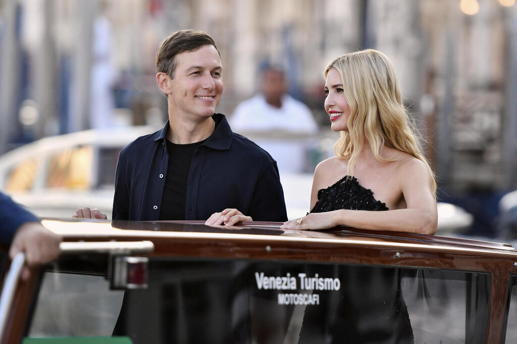 Всегда одета уместно. Иванка и Джаред в Венеции (Фото: AP Photo/Luigi Costantini) איוונקה טראמפ וג'ארד קושנר, חתנו היהודי של הנשיא