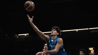 אריאל סלע עולה לסל