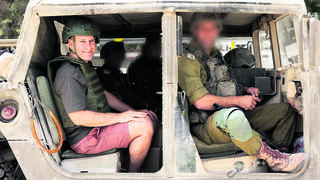 חנוך דאום בהאמר עם המג"ד סא"ל א'
