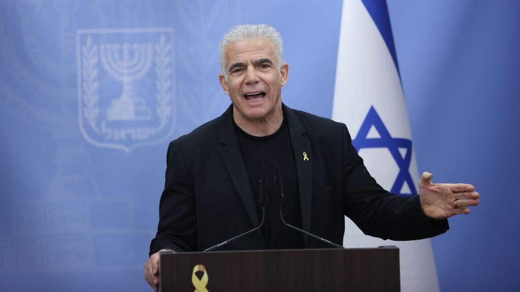 יאיר לפיד יו"ר יש עתיד ישיבת סיעה בכנסת