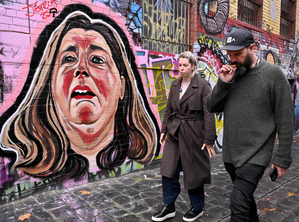 ציור קיר במלבורן אוסטרליה של של ארין פטרסון שרצחה את קרובי בעלה עם פטריות רעילות