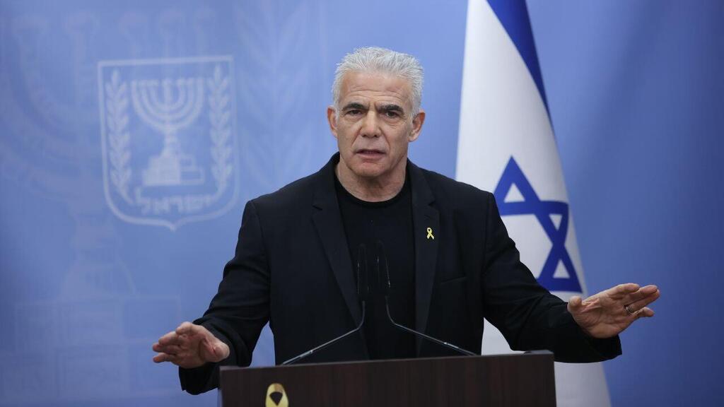 יאיר לפיד יו"ר יש עתיד ישיבת סיעה בכנסת