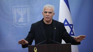 יאיר לפיד יו"ר יש עתיד ישיבת סיעה בכנסת