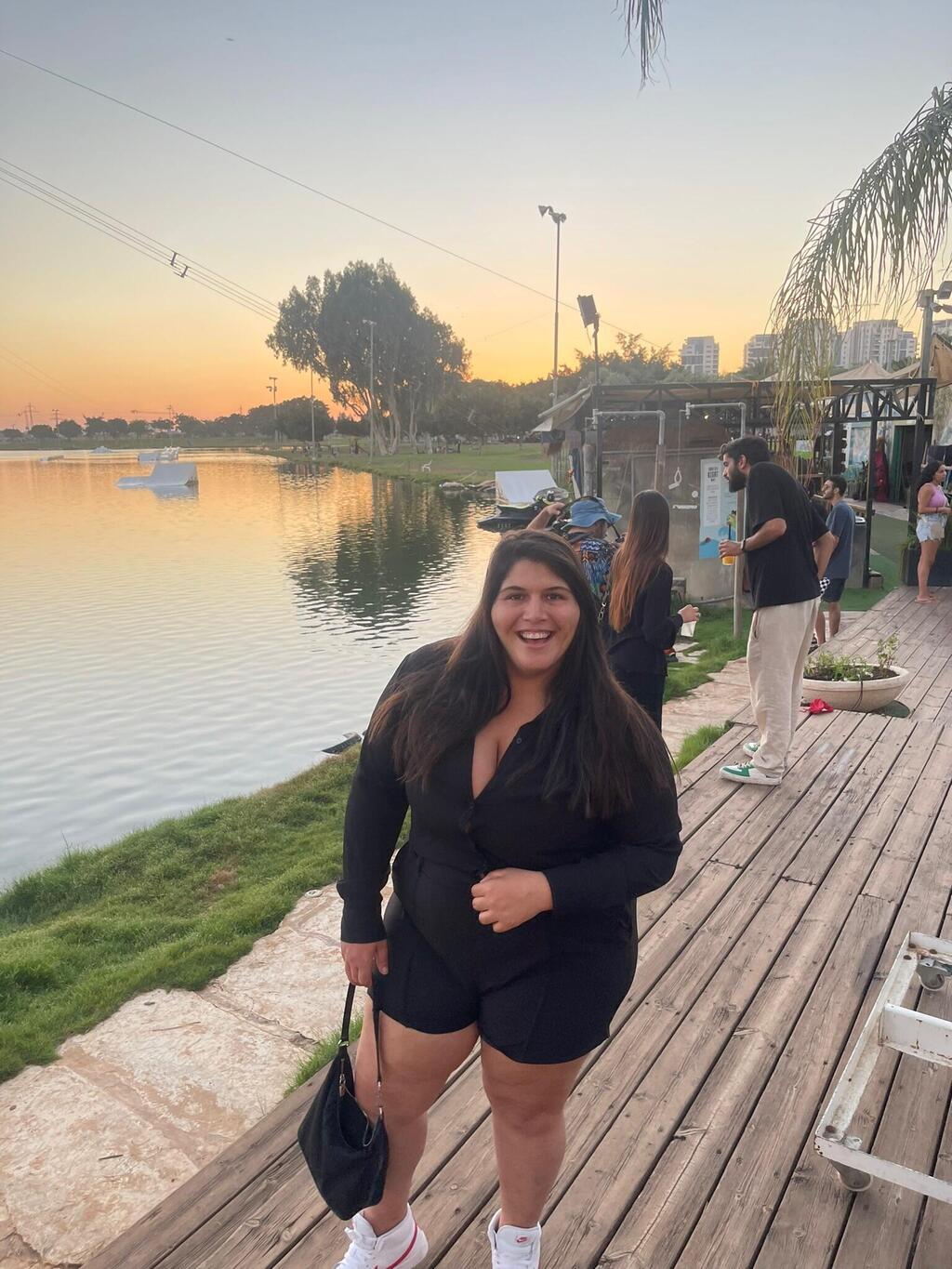 "אני יכולה לשבת עם טאלנטית שלי לשיחת נפש של שלוש שעות על דברים שהיא עברה" (צילום: אוסף פרטי) נויה מגנזי מגזין סוף שבוע