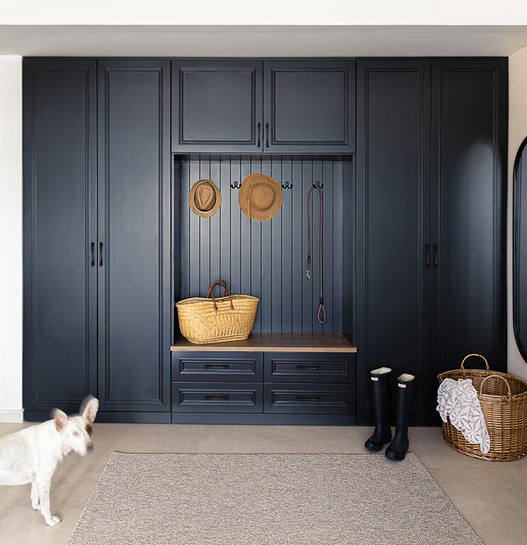 One large closet is better than several chests of drawers and bookcases, Riviera Cabinets, Design: Inbar Krepp (Photo: Hila Zinn) עדיף ארון אחד גדול מאשר כמה שידות וכונניות, ריביירה ארונות, עיצוב: ענבר קרפר
