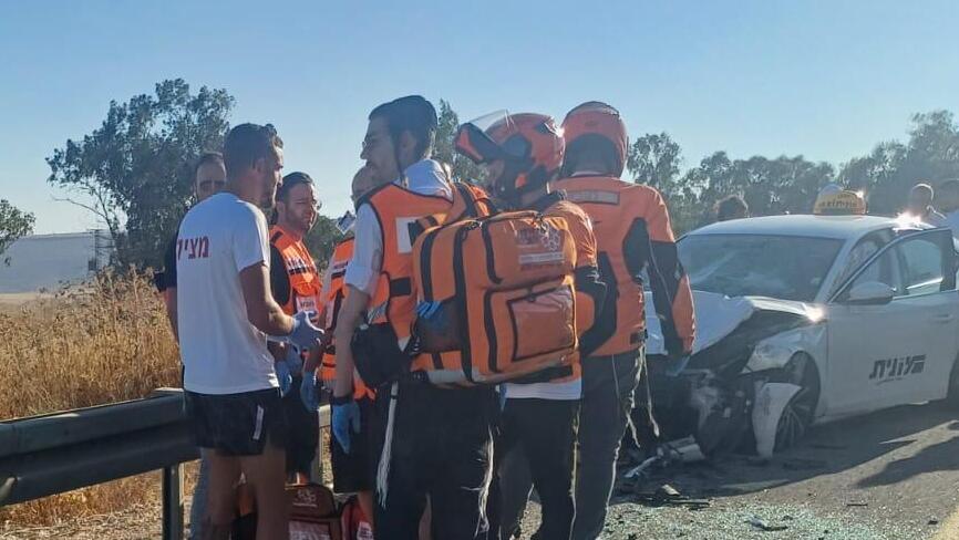 זירת תאונת הדרכים ליד טבריה שבה נפגעו 3 הולכי רגל