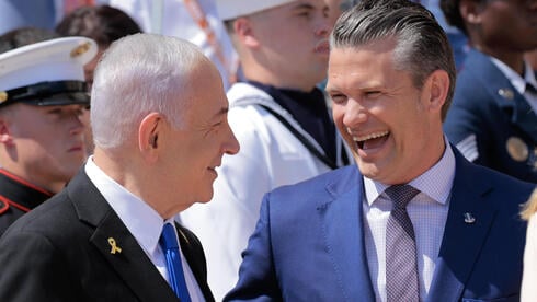 ראש הממשלה בנימין נתניהו בפגישתו עם שר ההגנה של ארה"ב פיט הגסת', עם נשותיהם