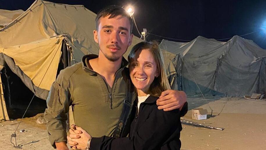 שרון איזנקוט עם בנה מאור ז"ל 