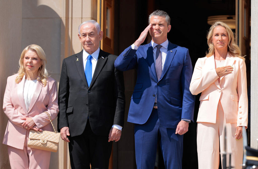 ראש הממשלה בנימין נתניהו בפגישתו עם שר ההגנה של ארה"ב פיט הגסת', עם נשותיהם