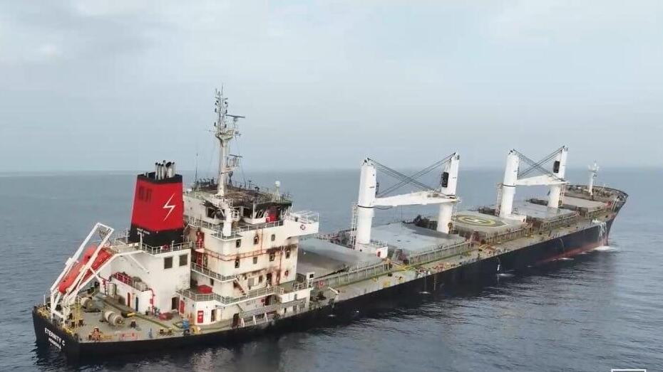 The Eternity C, a ship sunk by the Houthis רגע התקיפה של ספינת המשא Eternity C