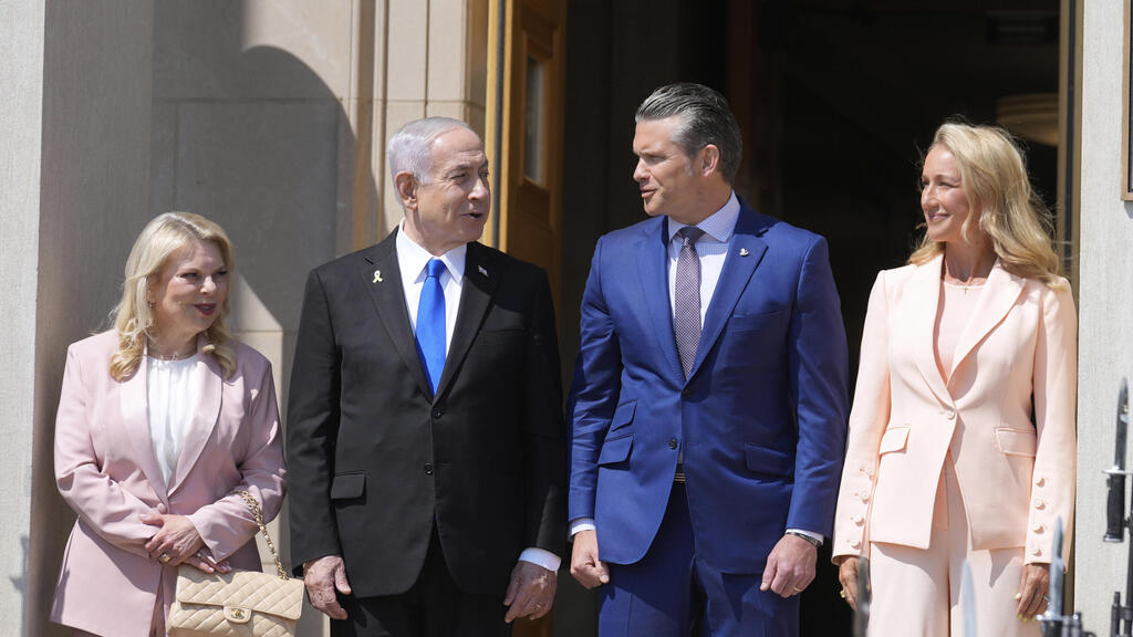 ראש הממשלה בנימין נתניהו בפגישתו עם שר ההגנה של ארה"ב פיט הגסת', עם נשותיהם