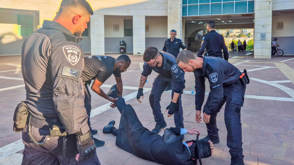 התפרעויות בטקס ההצהרה של הפלוגה השנייה של החטיבה החרדית "החשמונאים"