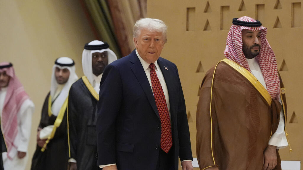 Трамп с наследным принцем Саудовской Аравии (Фото: Alex Brandon/AP) דונלד טראמפ עם נסיך הכתר הסעודי, מוחמד בן־סלמאן