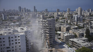 הריסת הבניין שנפגע פגיעה ישירה מטיל בבת ים