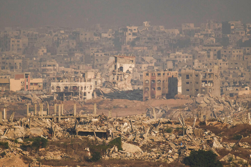 With so much destruction, many doubt 'Humanitarian City' feasibility (Photo: AP Photo/Leo Correa) הריסות בעזה