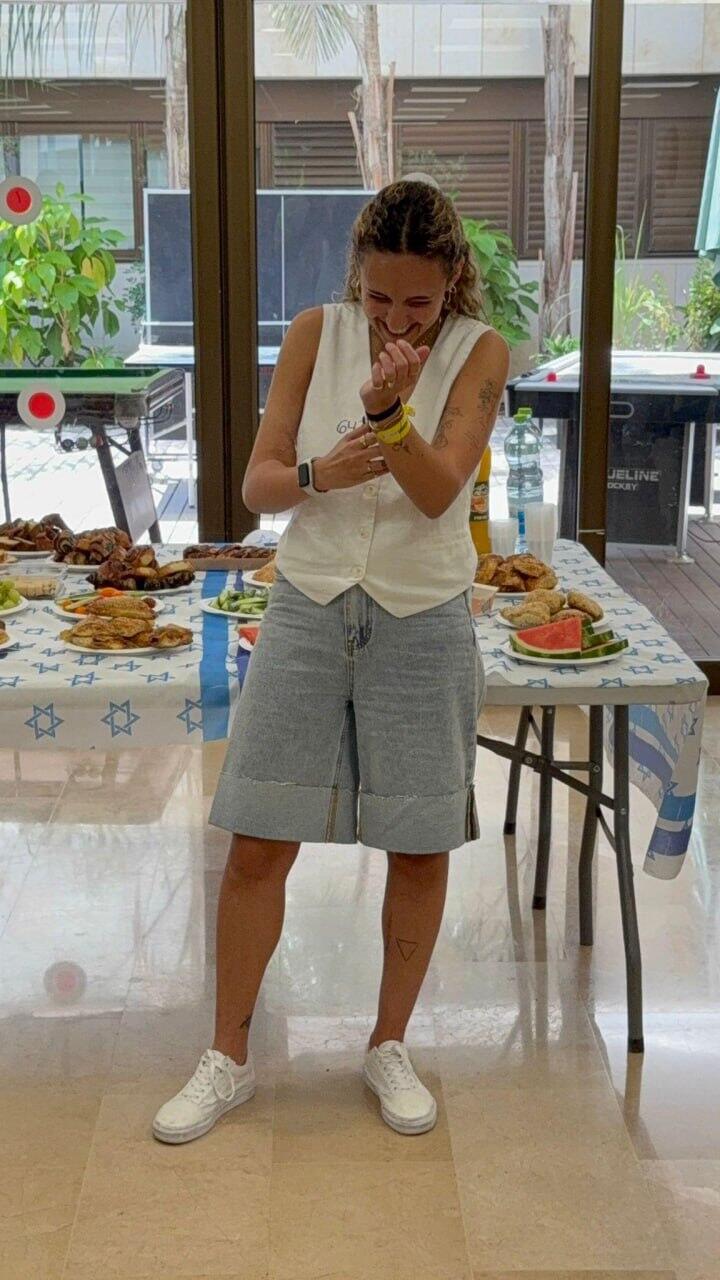 רומי גונן משתחררת מהמרכז הרפואי שיבא לאחר כ-5 חודשי אשפוז בשיקום