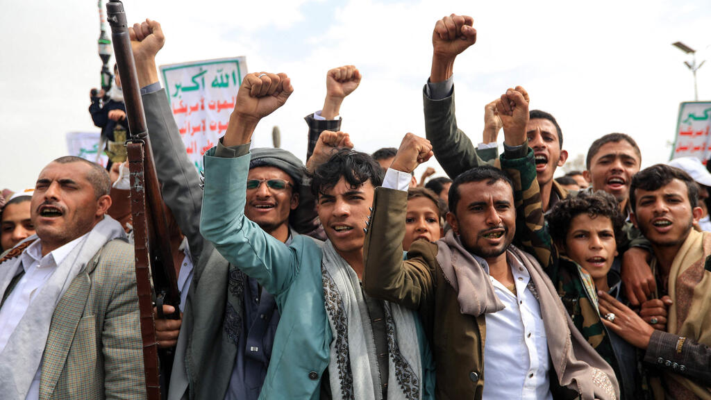 Houthi missile falls short of Israeli airspace Ben Gurion Airport briefly halts flights