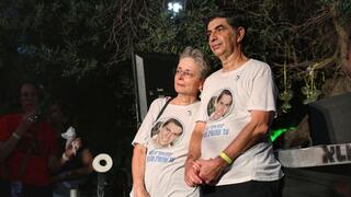 שמחה ולאה גולדין, הוריו של החטוף הדר גולדין, בכיכר החטופים