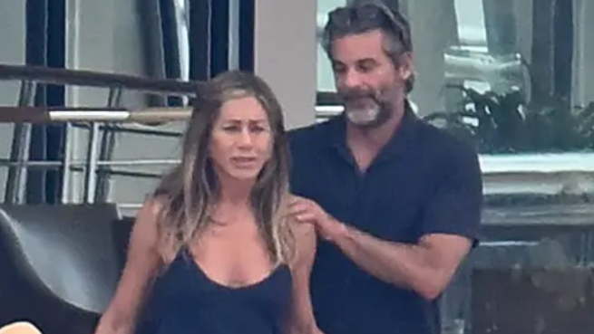 ג'ניפר אניסטון ג'ים קרטיס