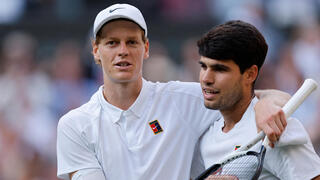 יניק סינר קרלוס אלקראס בסיום גמר ווימבלדון 