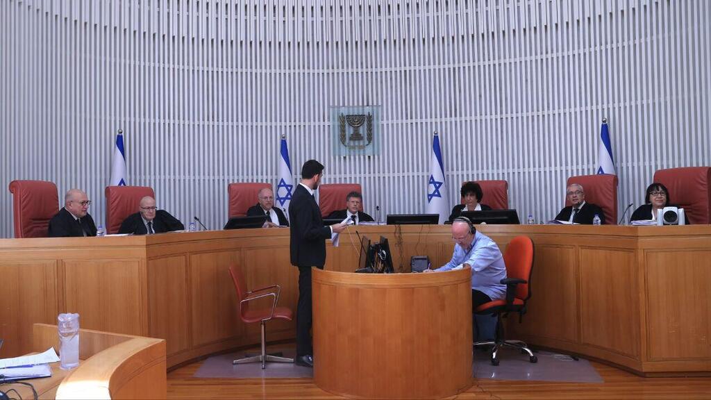 דיון בעתירה שהגישה האגודה לזכויות האזרח נגד החוק למניעת שידורים זרים