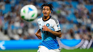 שחקן שארלוט עידן טוקלומטי