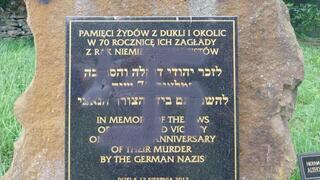 המצבה שהושחתה בצלב קרס