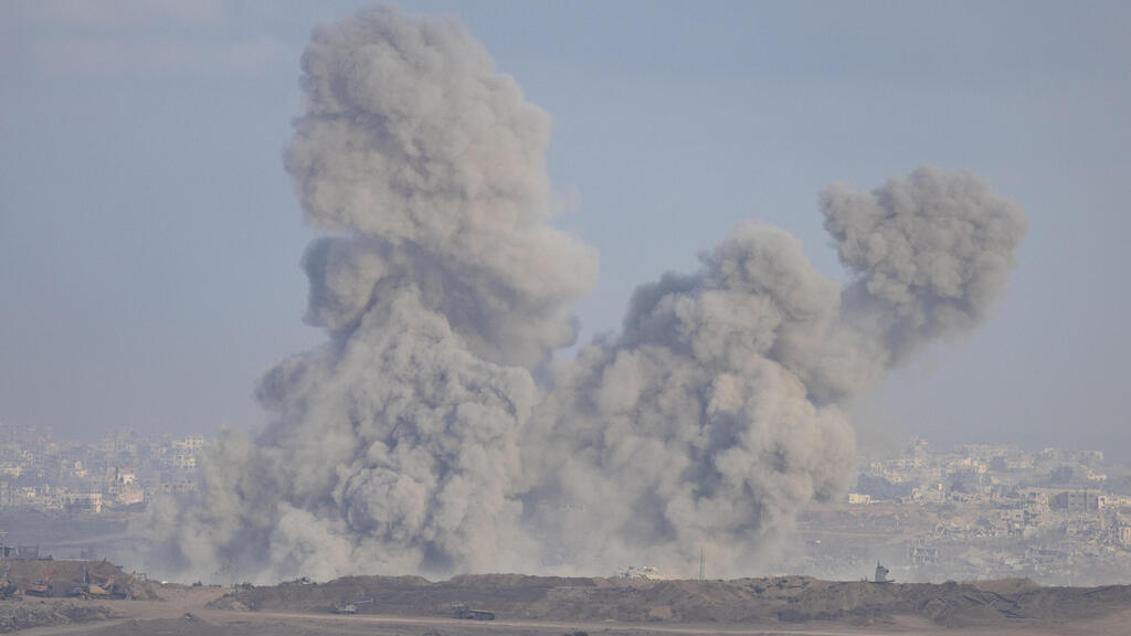 IDF strikes Hamas targets in northern Gaza including underground tunnels (Photo: Amir Levy / Getty Images) תקיפות צה"ל ברצועת עזה