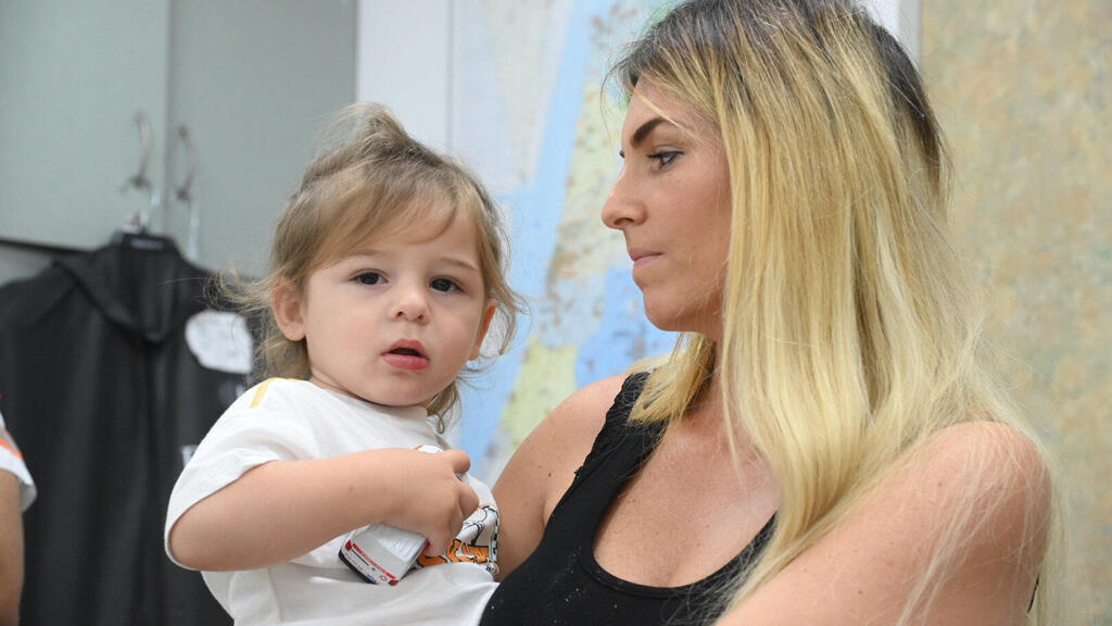 דן אואט שטבע ב בריכה בבית סבתו נפגש עם צוות מד"א שהציל אותו