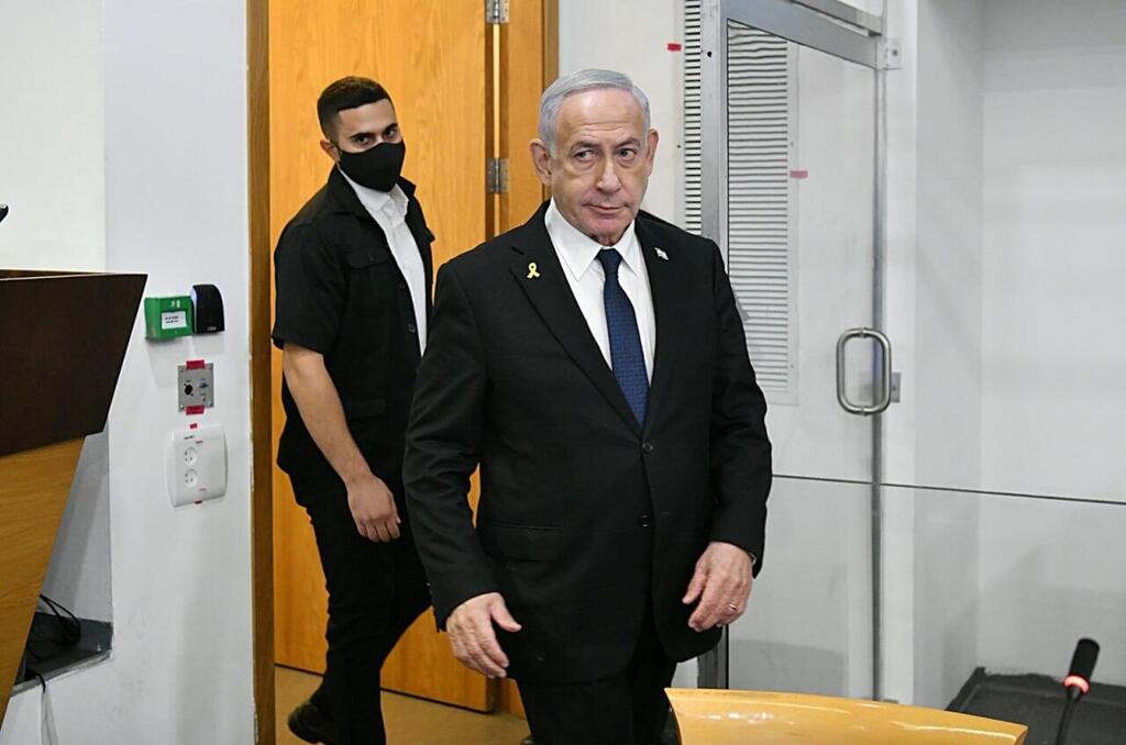 נתניהו נכנס לאולם הדיונים במחוזי