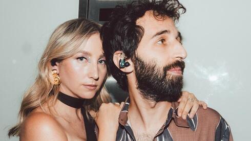 דורון טלמון, סולנית להקת ג'יין בורדו, עם חבר הלהקה מתי גלעד