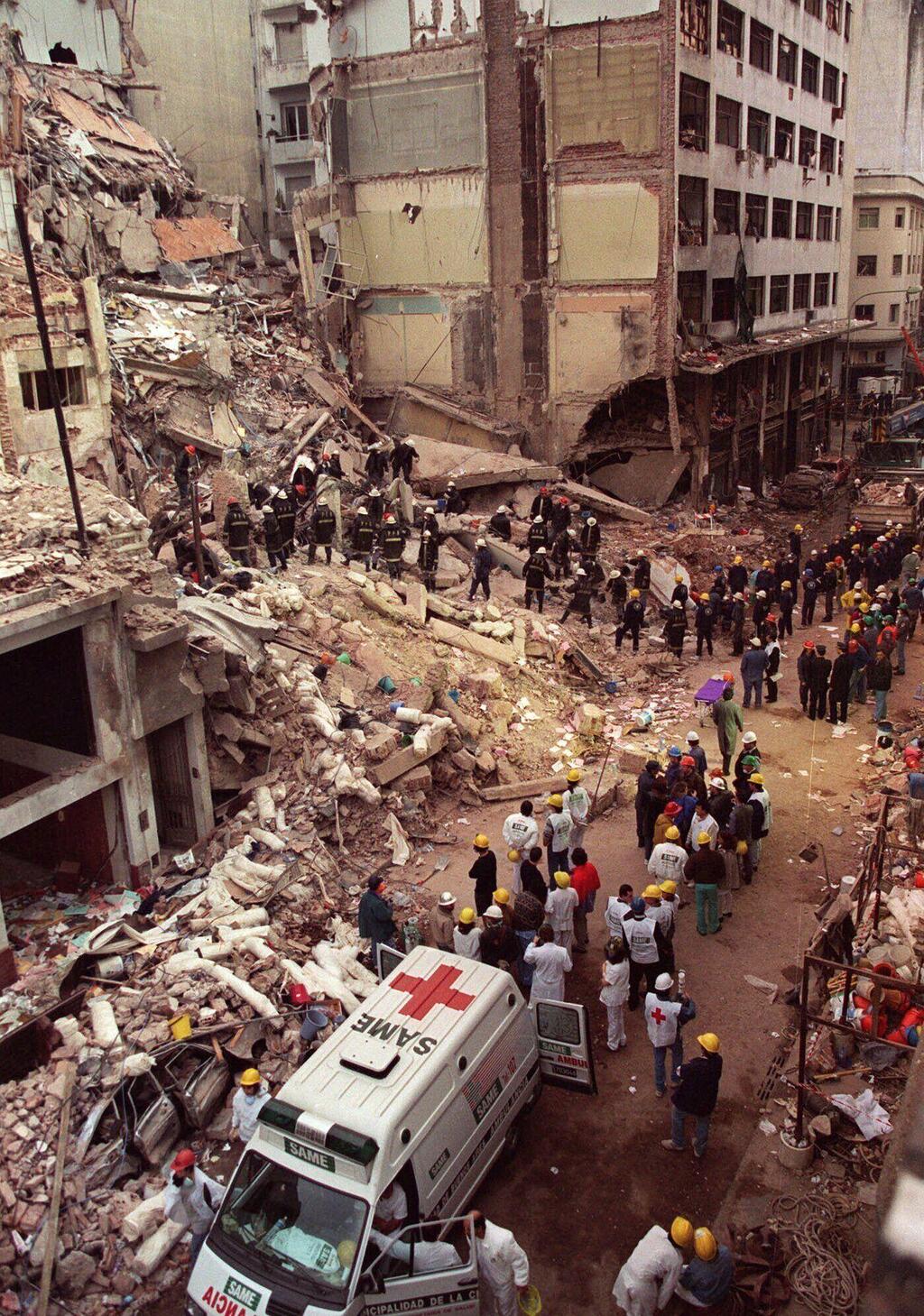 1994 bombing of the AMIA Jewish community center (Photo: AP) 85 הרוגים. הפיגוע בבית הקהילה היהודית בבואנוס איירס