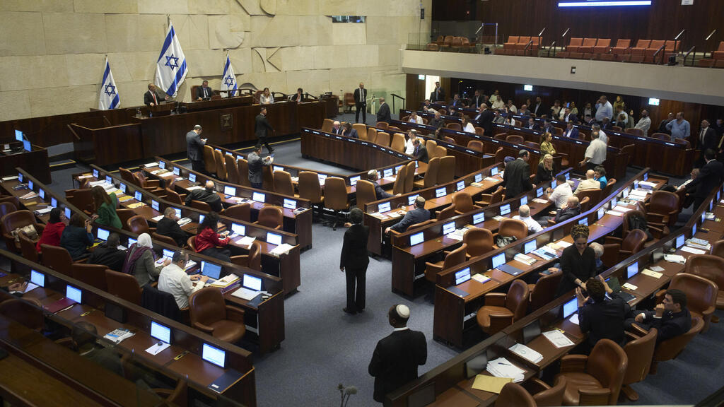 Some 71 Knesset lawmakers voted to approve the declaration (Photo: Ohad Zwigenberg/AP) איימן עודה